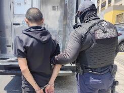 El sospechoso fue detenido pocas horas después en una cuartería en Purral.