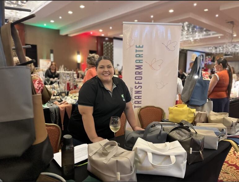Este lunes 11 de diciembre, desde la 1:00 p.m. hasta las 8:00 p.m., el Hotel Real Intercontinental será el escenario de la esperada "Tarde de Portales", un evento que es una oportunidad para ayudar al Proyecto Surí y Colegio Surí.