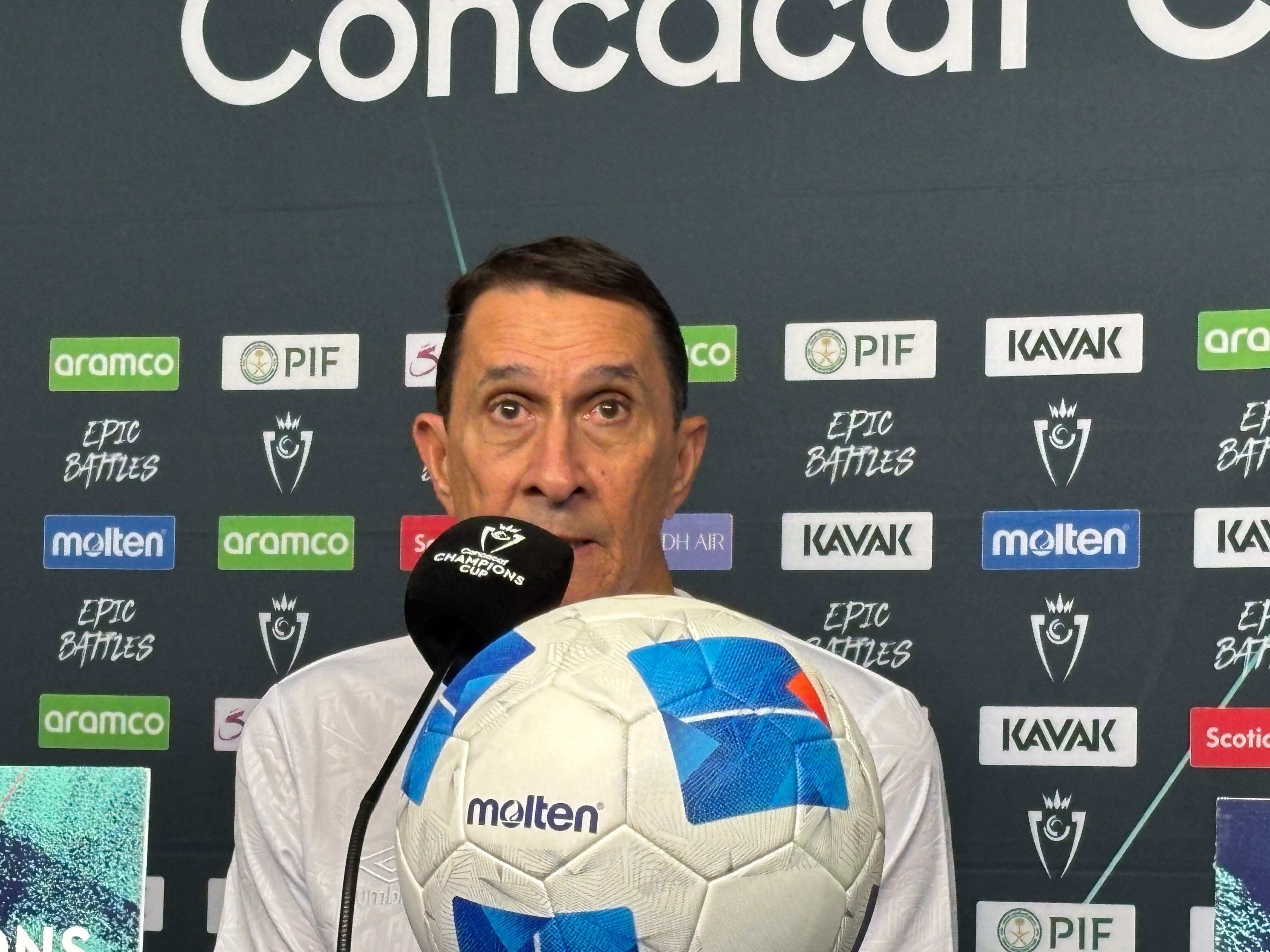 Alexandre Guimaraes está convencido de que Liga Deportiva Alajuelense tiene con qué sacar un resultado importante contra Pumas en el Estadio Alejandro Morera Soto.