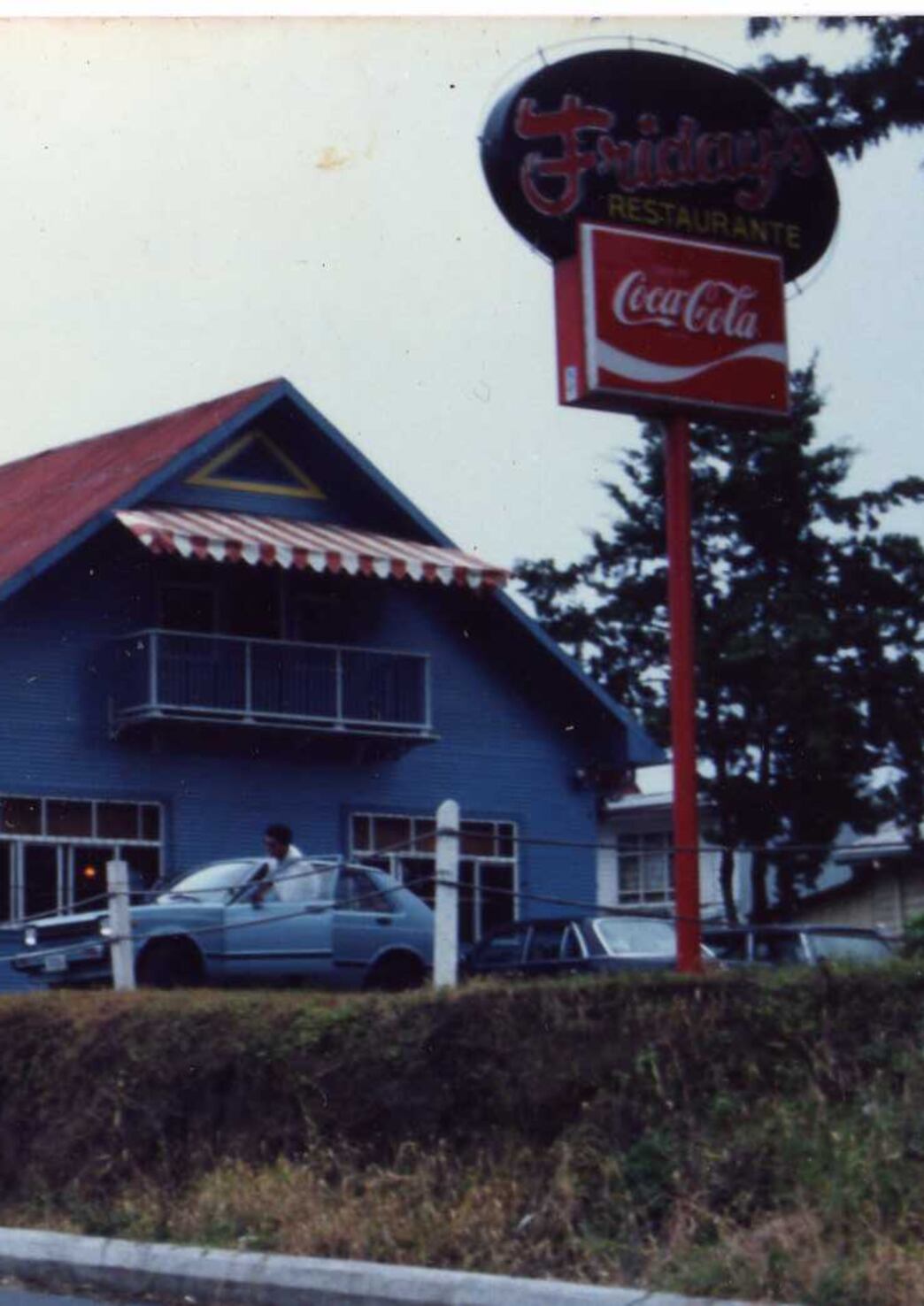 Friday‘s, icónico restaurante conocido cariñosamente como el "Friday‘s tico", celebra con orgullo su 40º aniversario de fundación. Desde su apertura en 1985