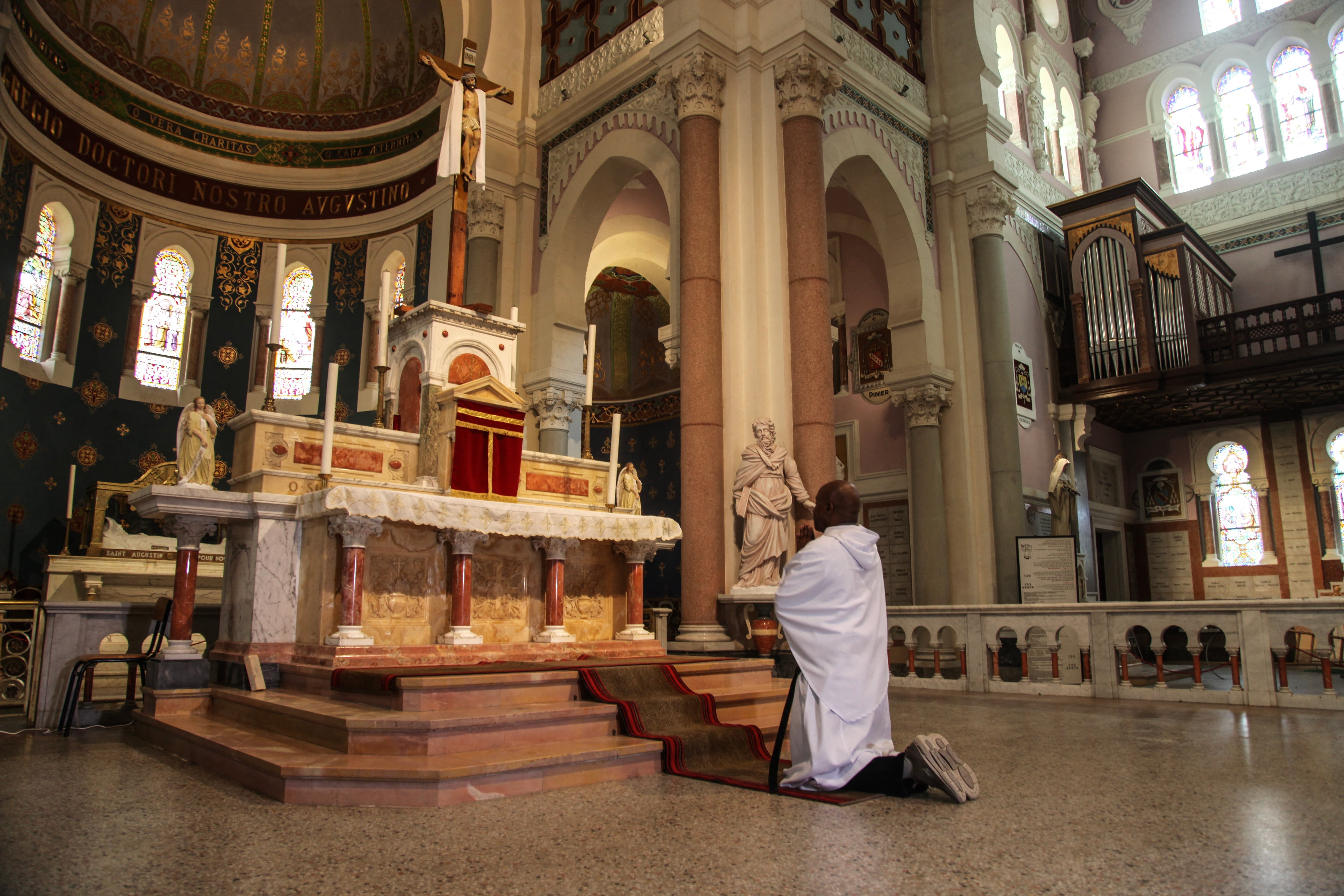La minoría católica en Argelia recibe al pontífice en un evento sin precedentes para el norte de África.