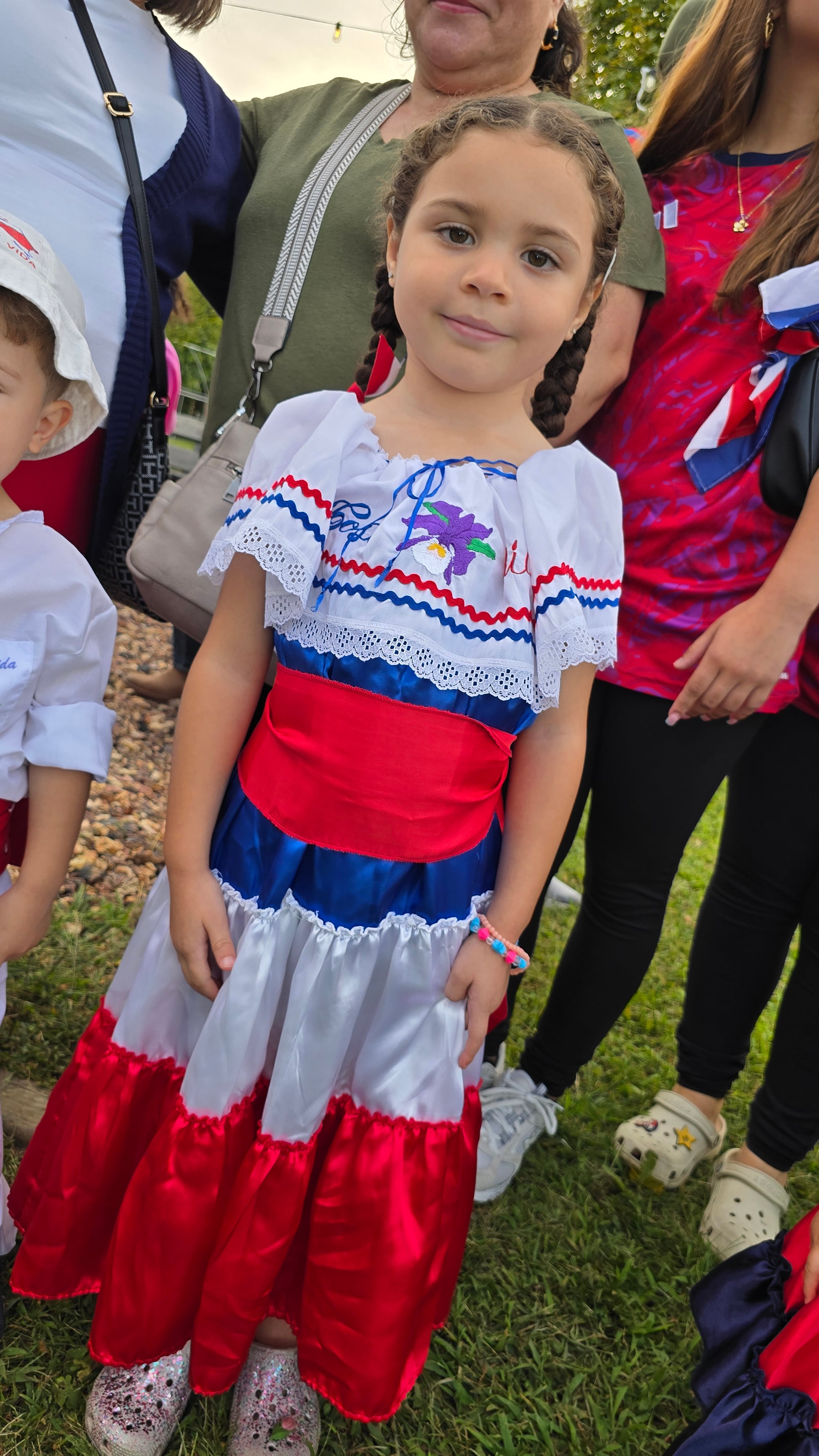 El tradicional y patriótico desfile de faroles cumple este 2026, 24 años de realizarse en Nueva Jersey. Comenzaron 6 "locos" y ahora cada setiembre se reúnen más de 400.