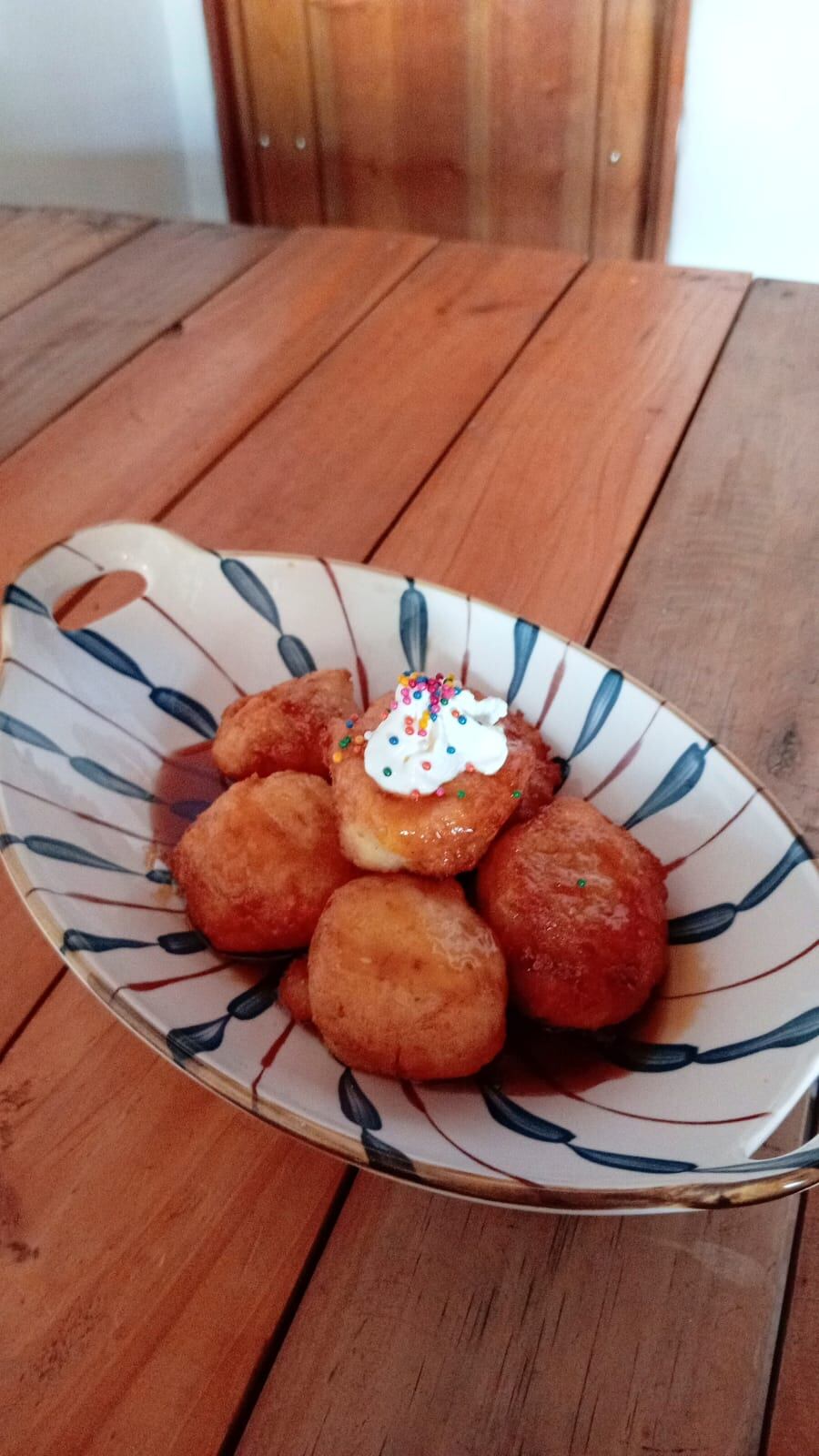 Meylin Peralta es una nicaragüense que pasó de trabajar en sodas a tener su propio local de Antojitos Nicaragüenses