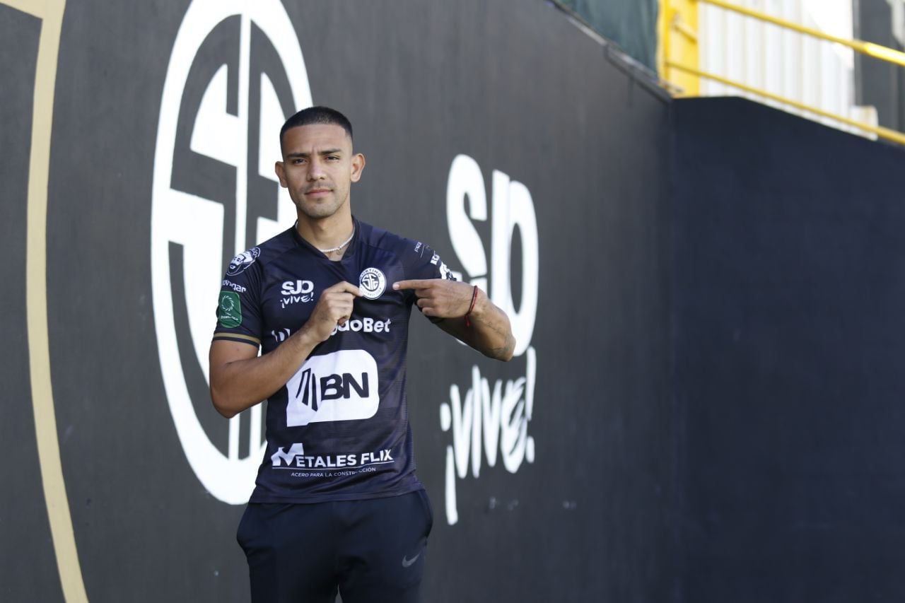 Alejandro Reyes es el nuevo refuerzo del Sporting FC. Foto: Prensa Sporting