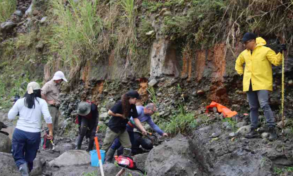 El equipo técnico está conformado por 12 profesionales en geología, arqueología y biología, con el apoyo de estudiantes de la Universidad de Costa Rica