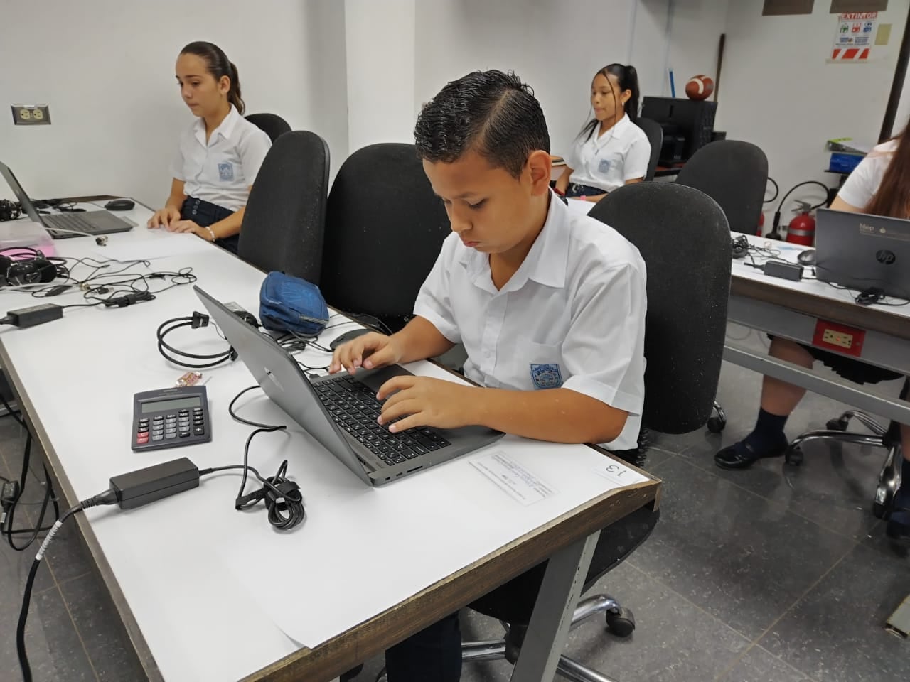 El defensa central titular del AF Tirrases, Ethan Ceciliano Chacón, está en sexto grado de la escuela Centroamérica de Tirrases y le tocó hacer este 17 de abril la Prueba Nacional Estandarizada Diagnóstica del ministerio de Educación Pública (MEP)