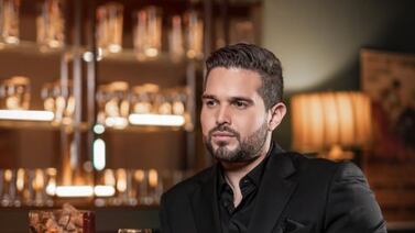 Eduardo Aguirre está de manteles largos y ojo lo que le regaló su club de fans