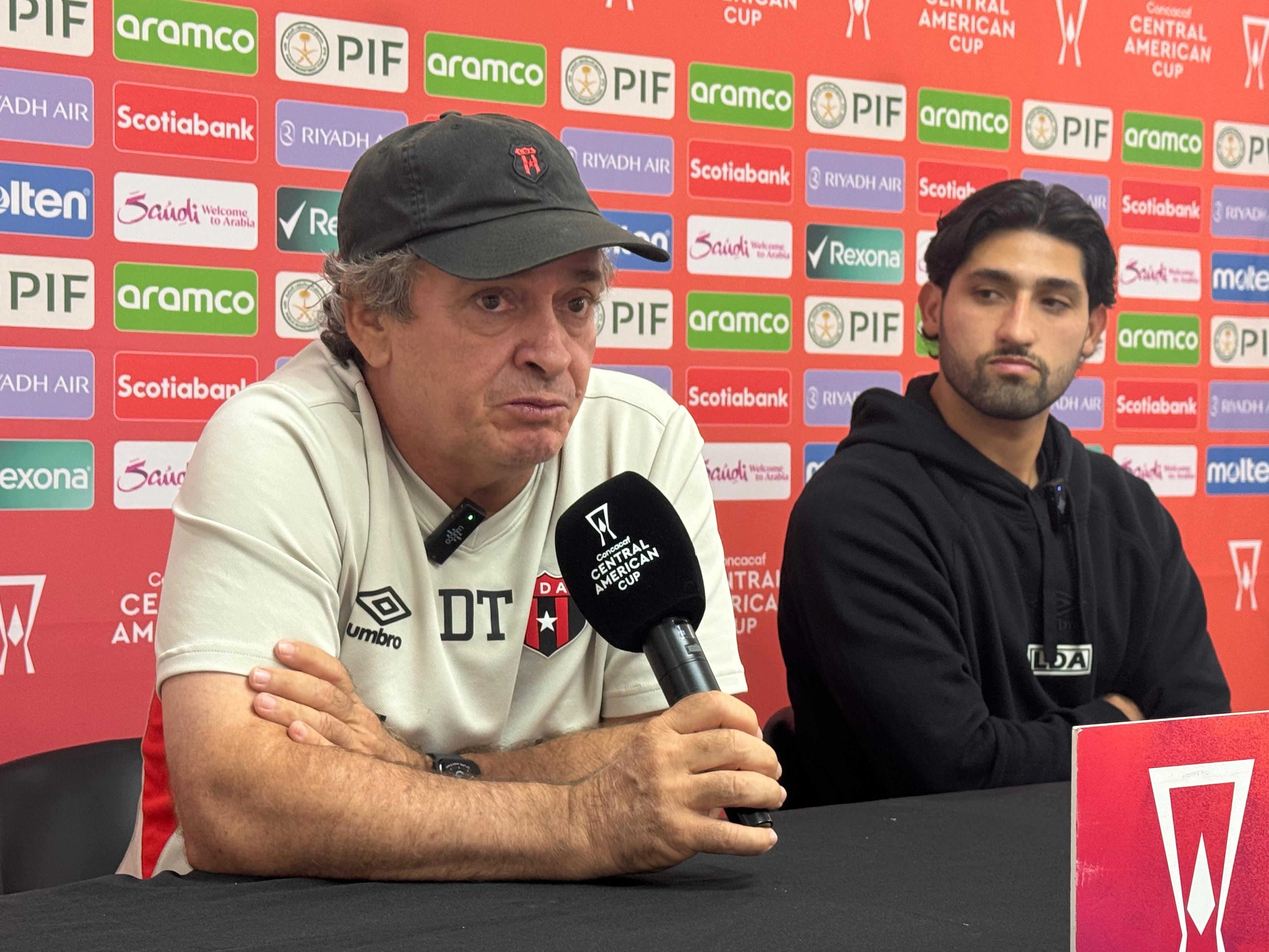 Óscar Ramírez, técnico de Alajuelense reconoce que están urgidos de la victoria ante Managua. Prensa LDA.