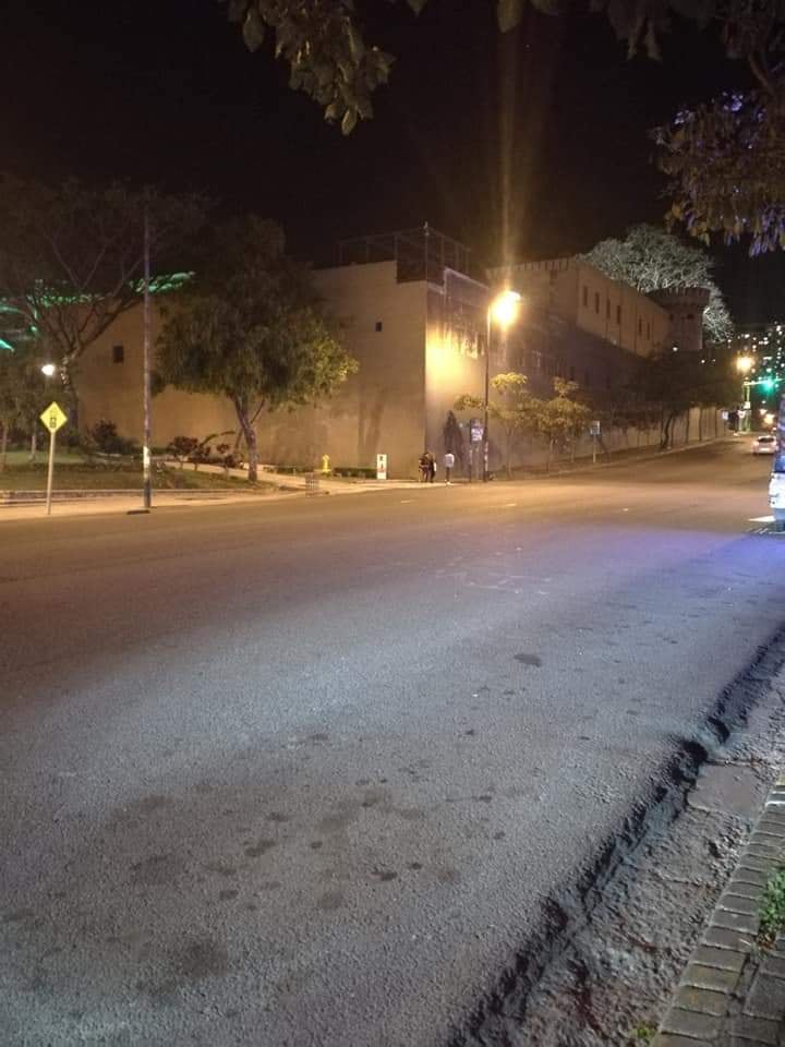 El equipo completo de Investigación ParanormalCR está realizando, desde hace tres meses, lo que ellos llaman “San José encantado” que no es nada más y nada menos que un terrorífico tour por diferentes edificios josefinos en los cuales siempre se ha dicho que tienen actividad paranormal