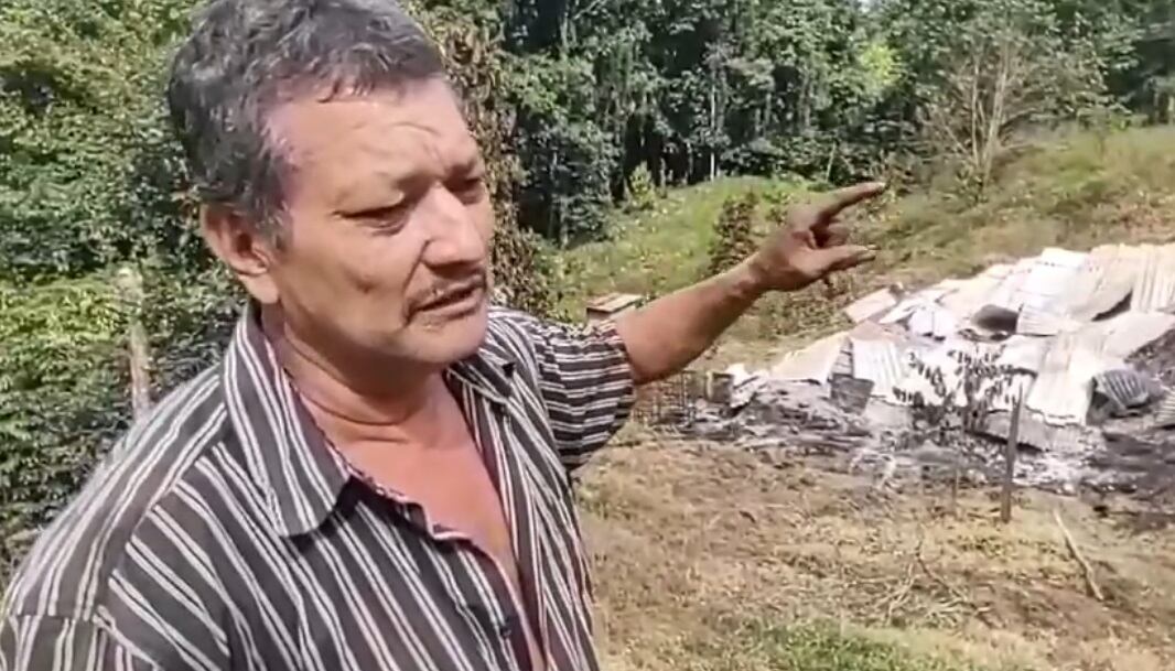 Campesino denuncia que agentes del OIJ quemaron su casa en Limón.