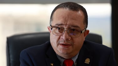 Diputados tienen en sus manos el destino del ministro de Justicia, Gerald Campos