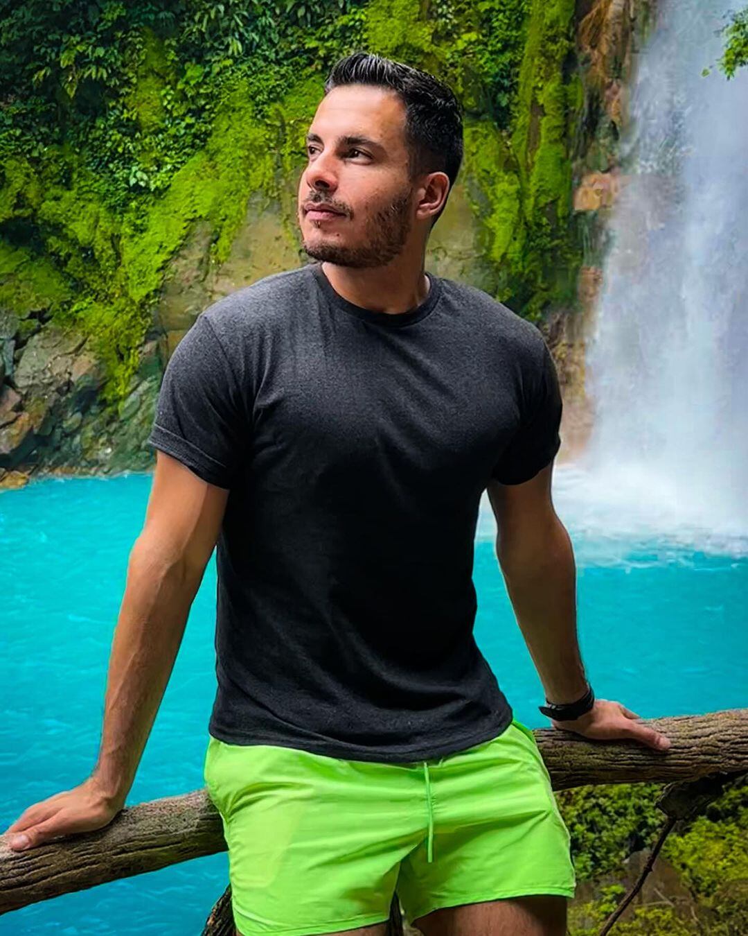 Julio Solís
Locutor La Caliente
Multimedios