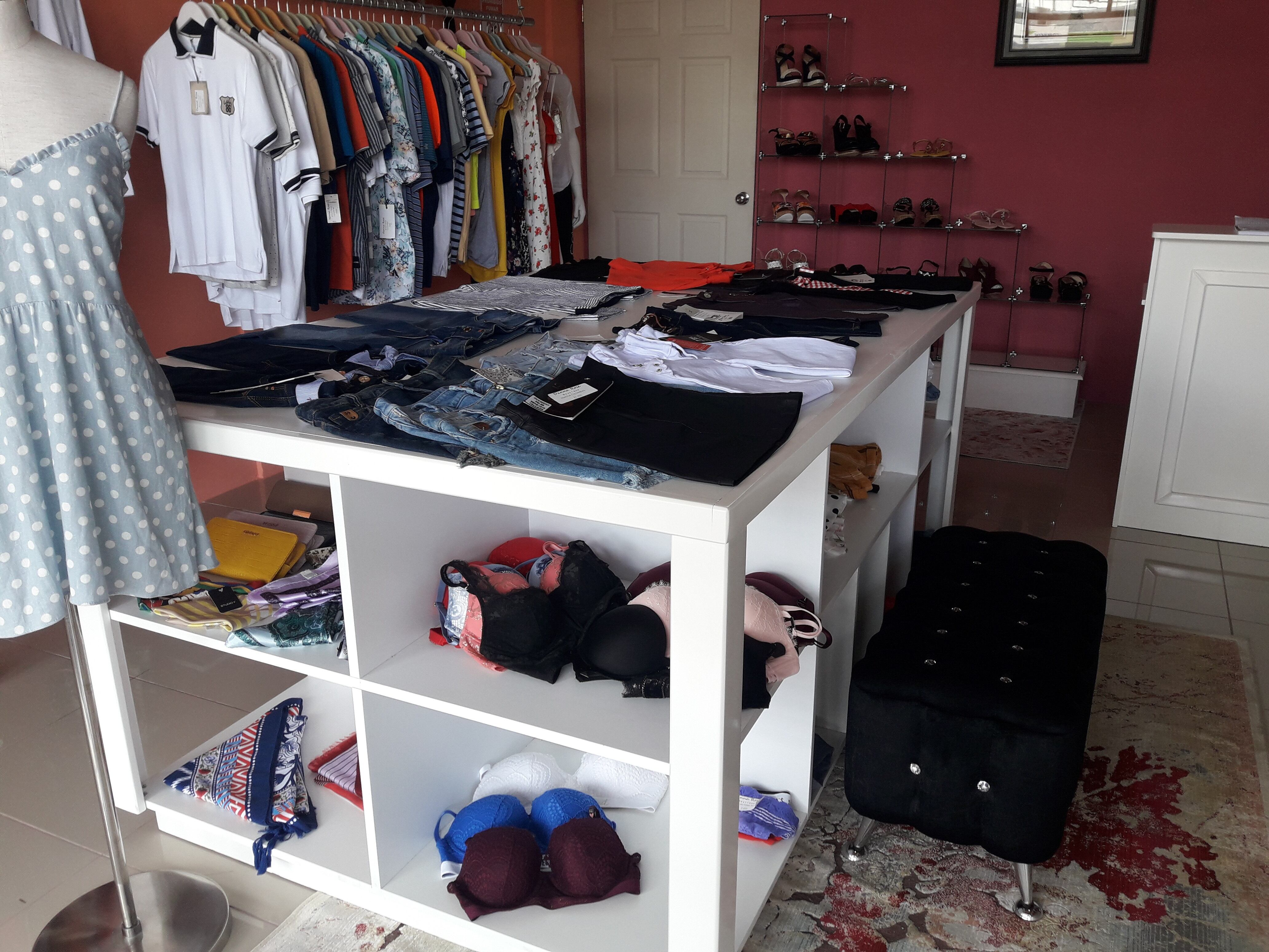 Tienda en la que fue capturada la Reina del sur. Foto Alfonso Quesada.