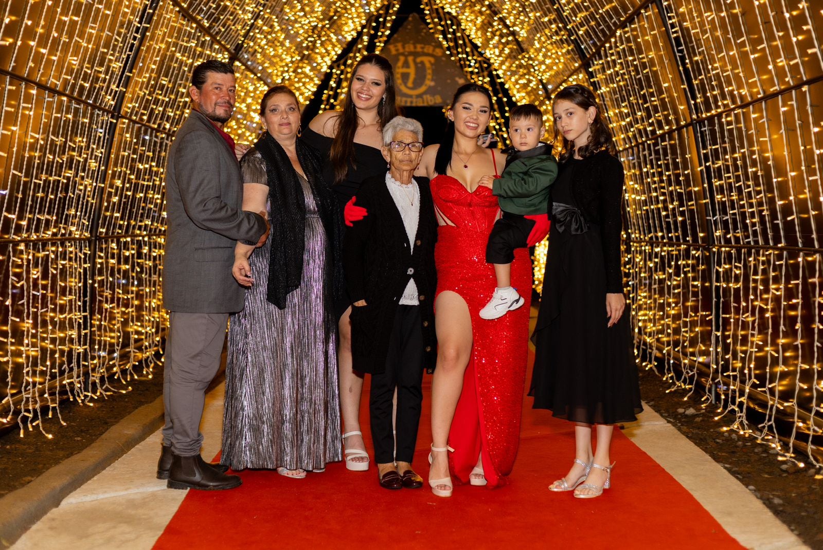 Francisco Acuña, exjugador del Cartaginés y su familia. Cortesía / Foto del menor con autorización de la familia.