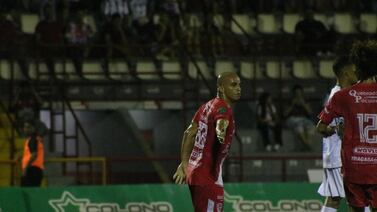 Un golazo y una fea pifia se robaron el show en triunfo del Santos ante Pérez Zeledón