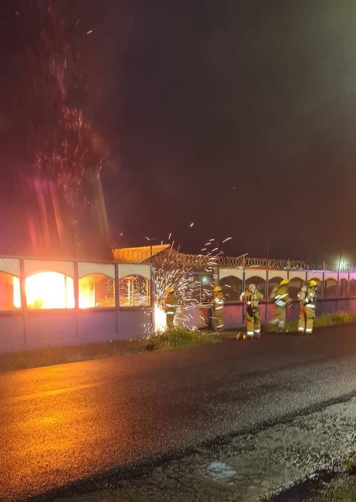 Incendio colegio Elias Leiva en Cartago
