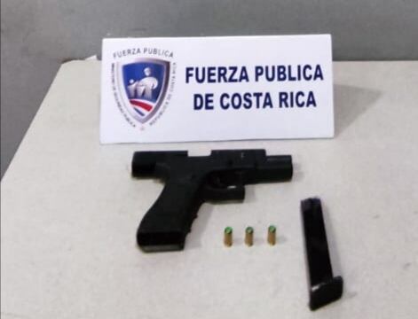 Detienen a sospechoso de asalto dentro de iglesia católica en Pavas. Foto MSP.