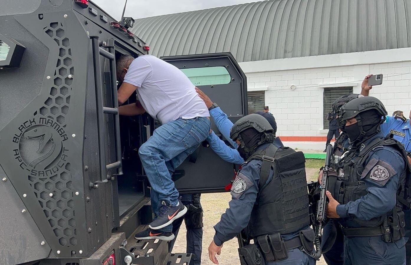 Autoridades hondureñas entregaron a Erazo Lazo para que sea juzgado por narcotráfico en los Tribunales de Liberia. Foto;: Cortesía Hondudiario.com.