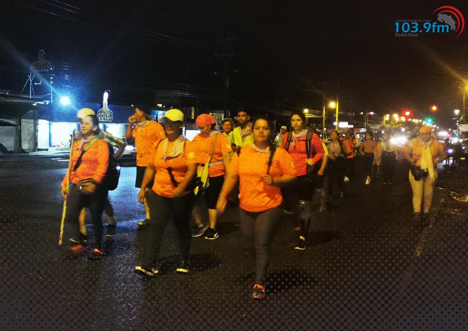 Unos 50 romeros salieron el pasado viernes 22 de julio desde Río Claro, en el cantón de Corredores (Zona Sur, cerquita de la frontera con Panamá), para cumplirle la visita a la virgen de Los Ángeles en Cartago