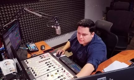 Ian García Castro, periodista deportivo de Teletica Radio.