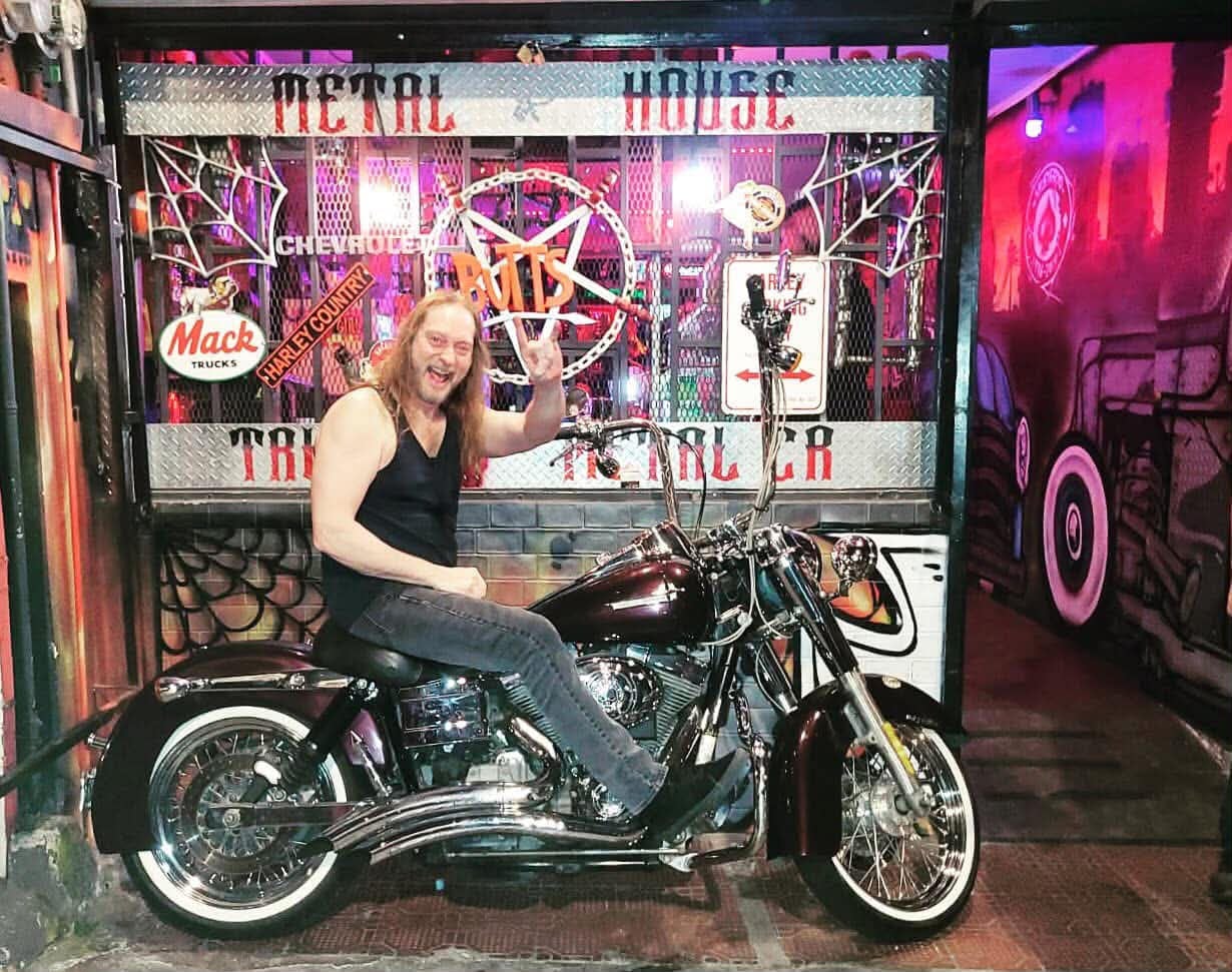 Butts Bar Metal