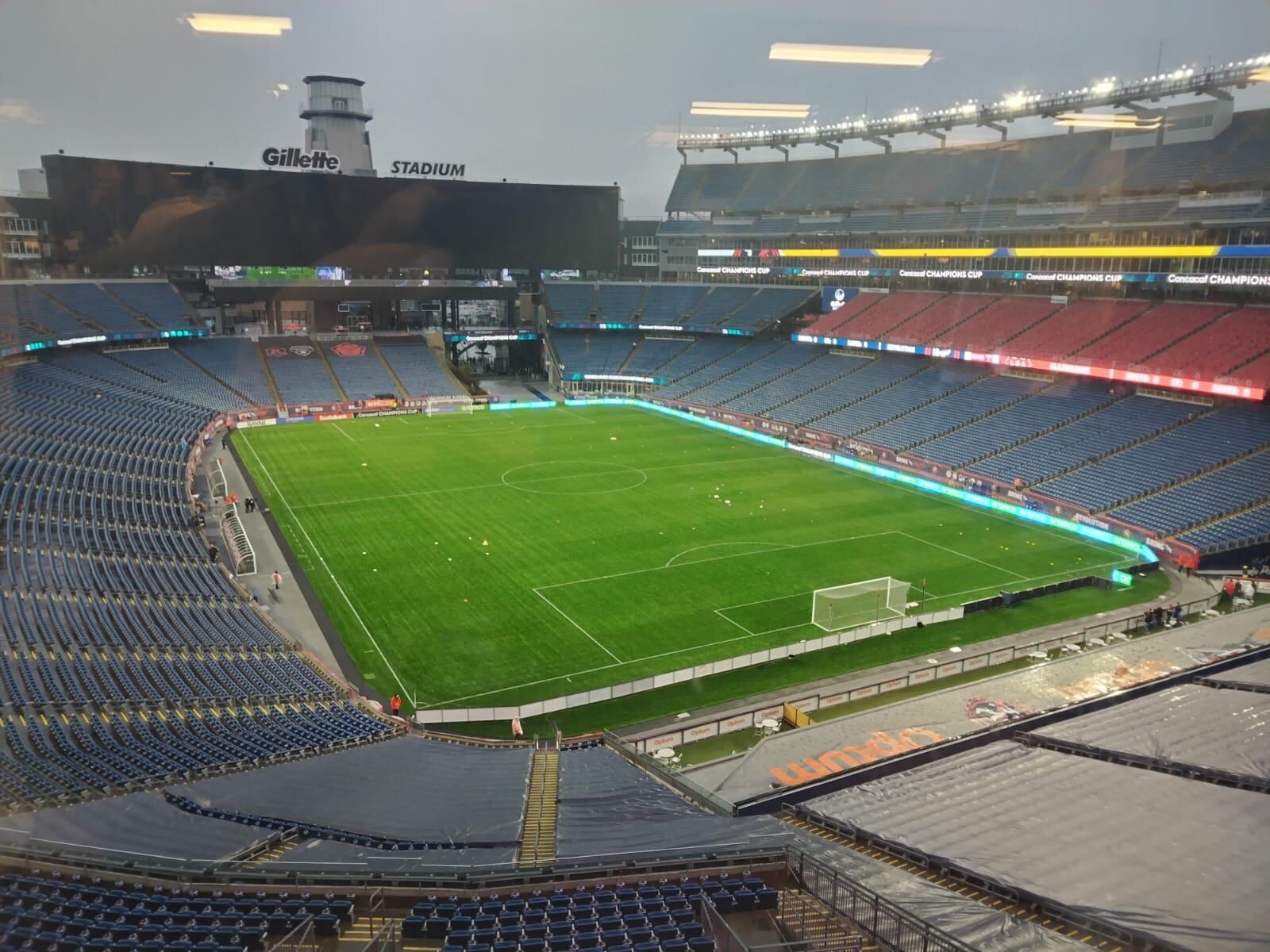 El Gillette Stadium en Boston tuvo un problema eléctrico antes de empezar el partido entre Alajuelense y el New England Revolution por Concacaf. Foto: Eduardo Vega