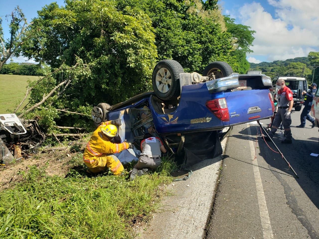 Choque entre traíler y cuatro vehículos deja dos personas fallecidas en Abangares. Foto cortesía.