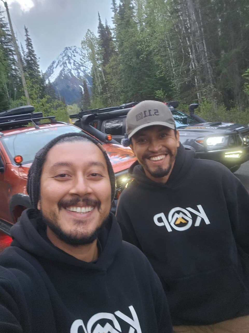 Lidier Guzmán, de Liberia, y Jeudrin Ali, de Santa Cruz, manejaron miles de kilómetros desde Costa Rica para cumplir el sueño de llegar a Alaska