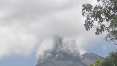Volcán Rincón de la Vieja hace impresionante erupción que se convierte en la más fuerte del año
