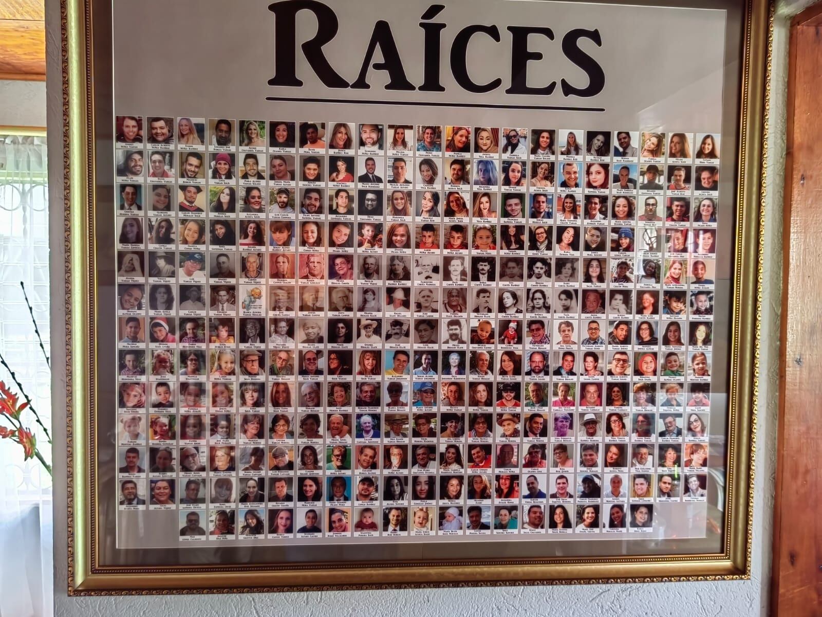 La familia Vargas Hidalgo de Santa Bárbara de Heredia, comenzó en 1927 una especial tradición al vestir a los que iban naciendo, a los 9 meses, con un mismo vestidito que hizo doña Mélida Hidalgo Cortés. El vestido tiene ya 96 años y lo han usado 11 hijos, 34 nietos, 80 bisnietos y 52 tataranietos, 176 bebés en total