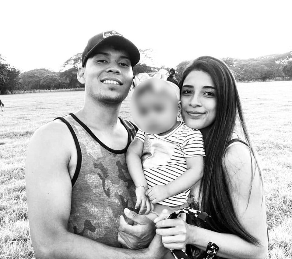 La joven publicó esta foto junto a Jesús y su amada hija. Foto Facebook.