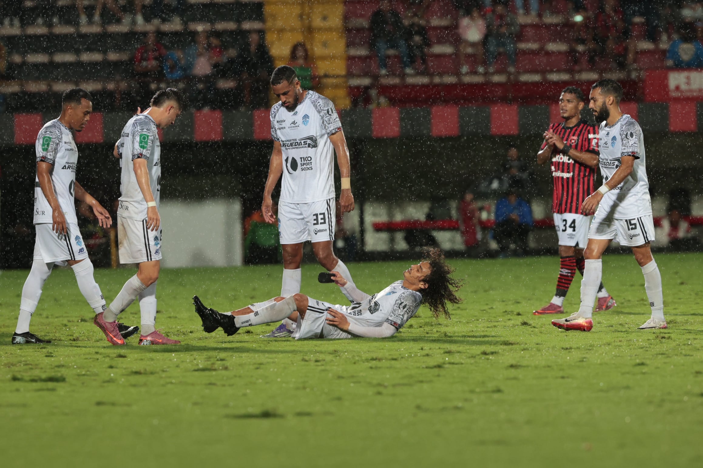 26/10/2025/ Juego entre Liga Deportiva Alajuelense vs Perez Zeledón por la jornada 14 del torneo apertura de la Liga Promerica en el estadio Alejandro Morera Soto / foto John Durán