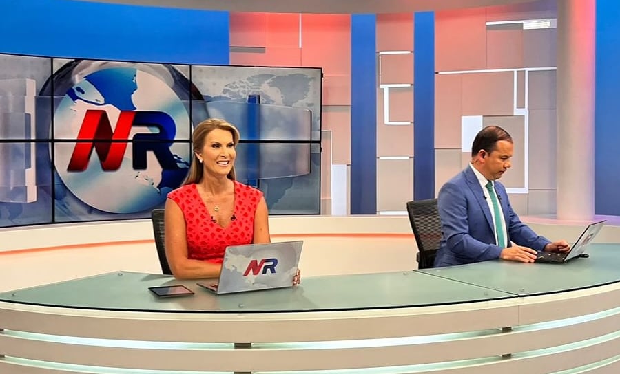 Patricia Figueroa, presentando Noticias Repretel en su regreso el martes 6 de febrero de 2024