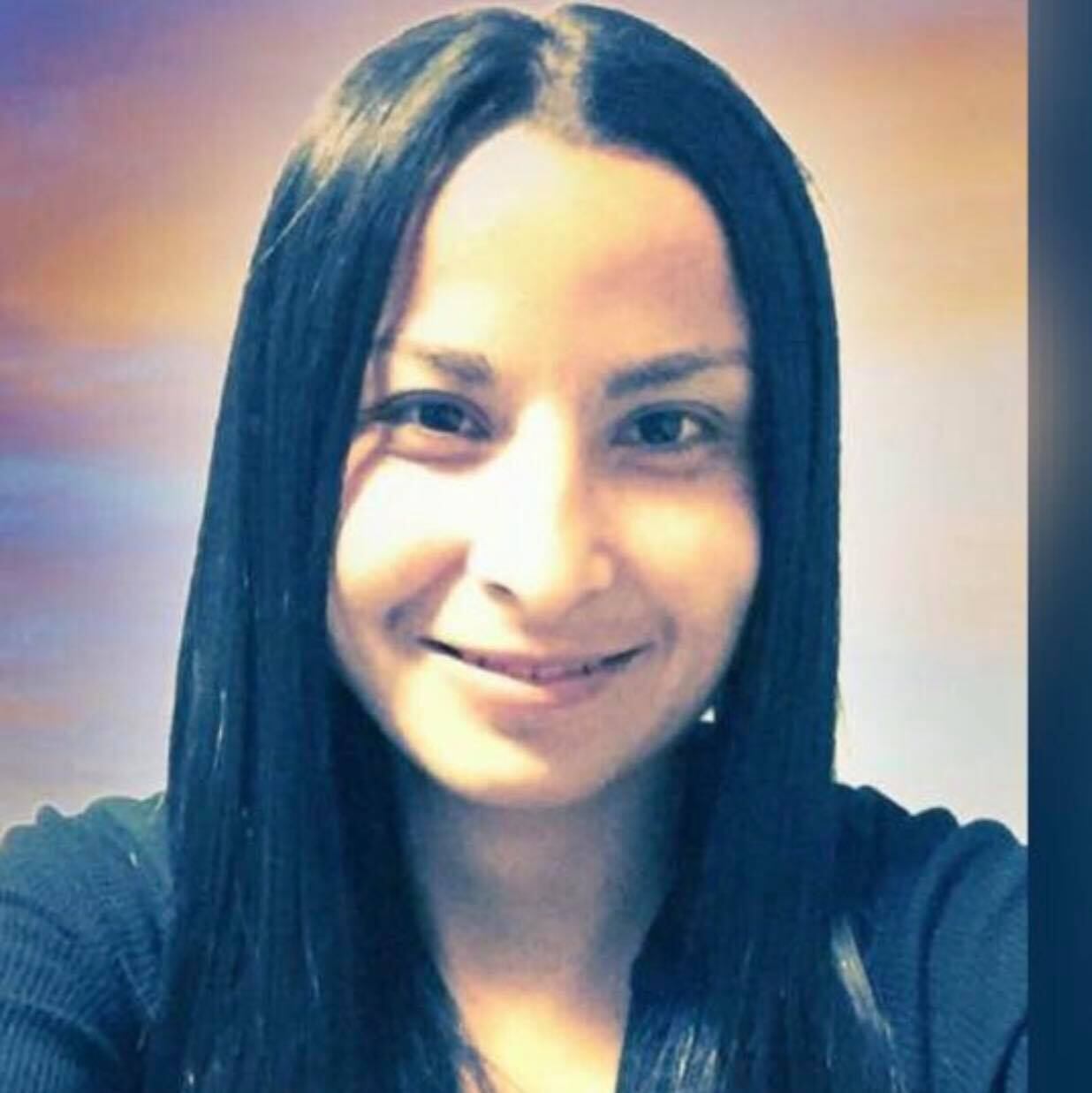 Carolina Mora González tenía golpes en su rostro, se convirtió en víctima de femicidio y el sospechoso es el papá del hijo de ella, un sujeto de apellidos Padilla Palma. Foto: Tomada de FB