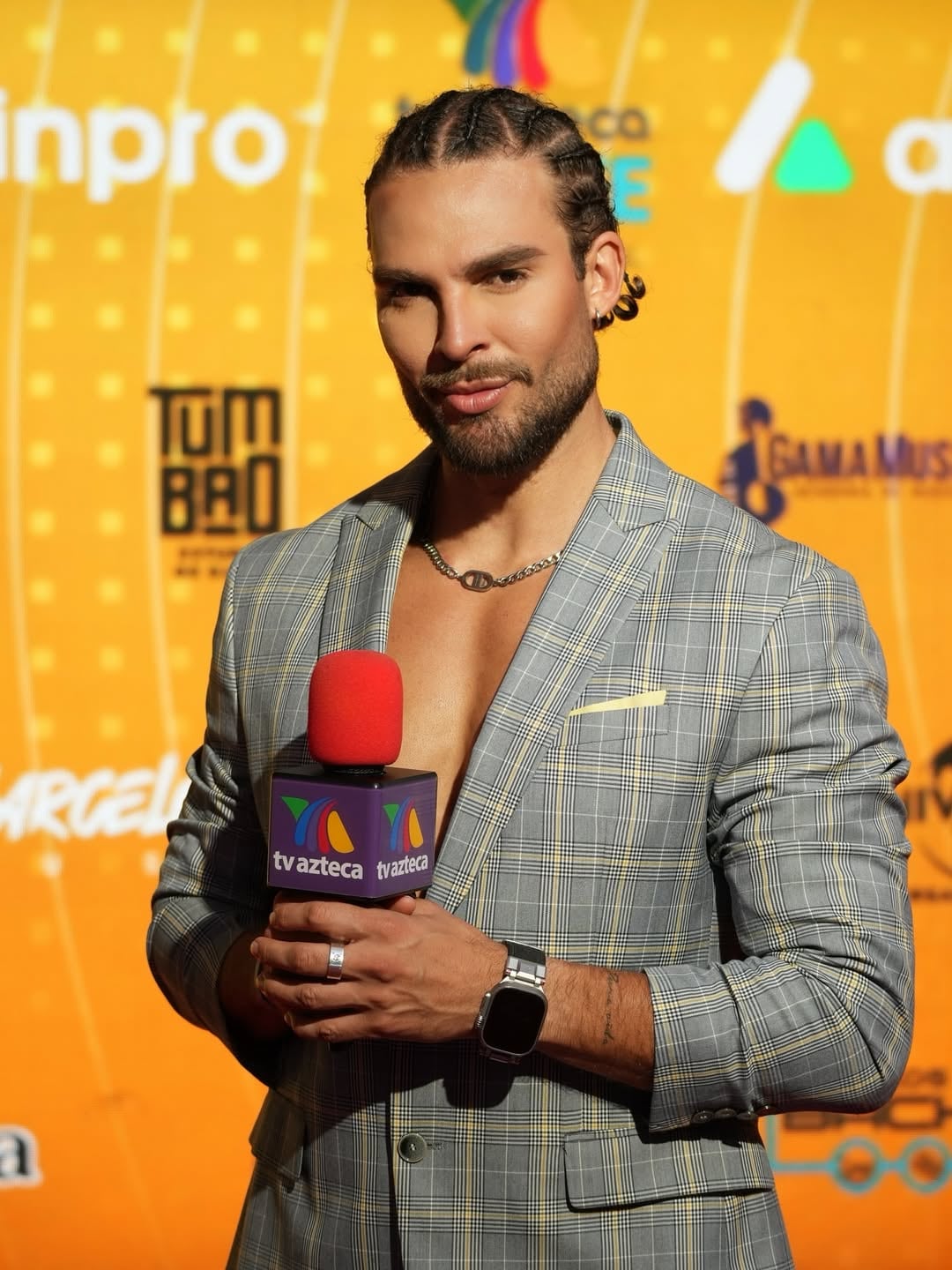 Jesse del Valle, modelo y presentador costarricense.