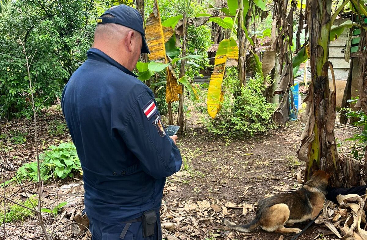 La Policía decomiso evidencias ligadas al caso de un joven que fue asesinado a balazos en Orotina