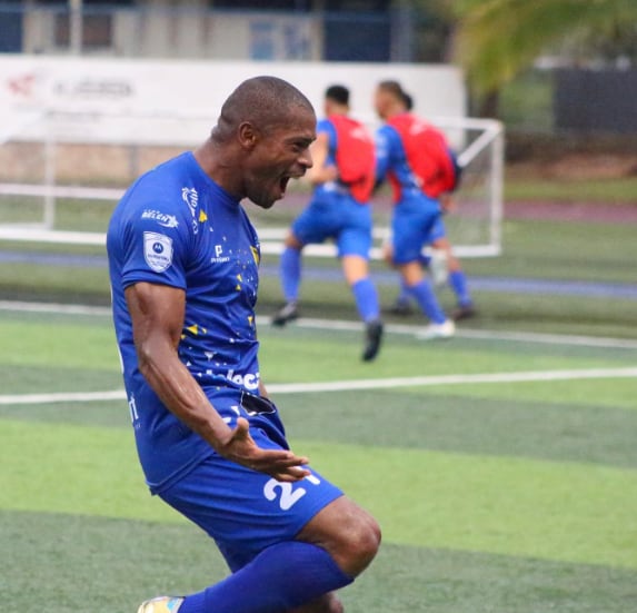 Verny Scott, Escorpiones