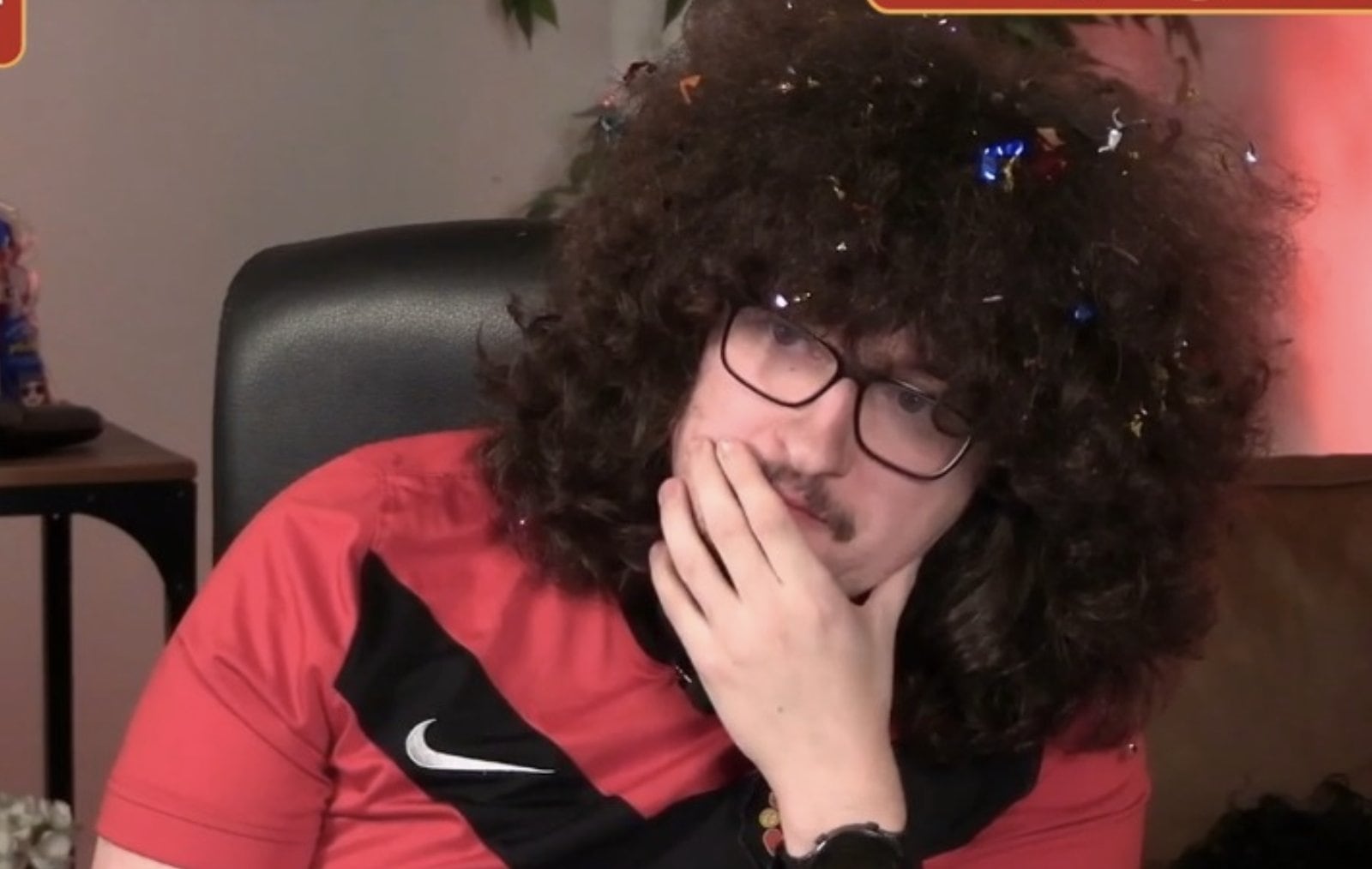 Frank Ilett aficionado al Manchester United había realizado una promesa: Cortarse el pelo hasta que su equipo ganara cinco partidos consecutivos y este martes casi rompe su racha.