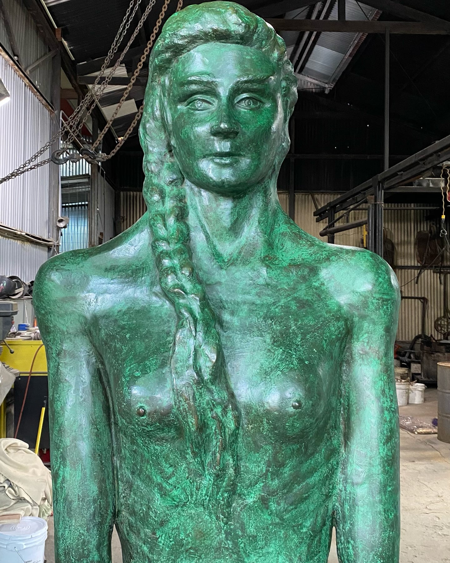 La sirena de Esterillos ya regresó al lugar que ama, el mar, permitiendo así que don Fernando Mora Jiménez pueda seguir soñando con ella, sobre todo ahora que la dejaron más guapa que nunca antes.