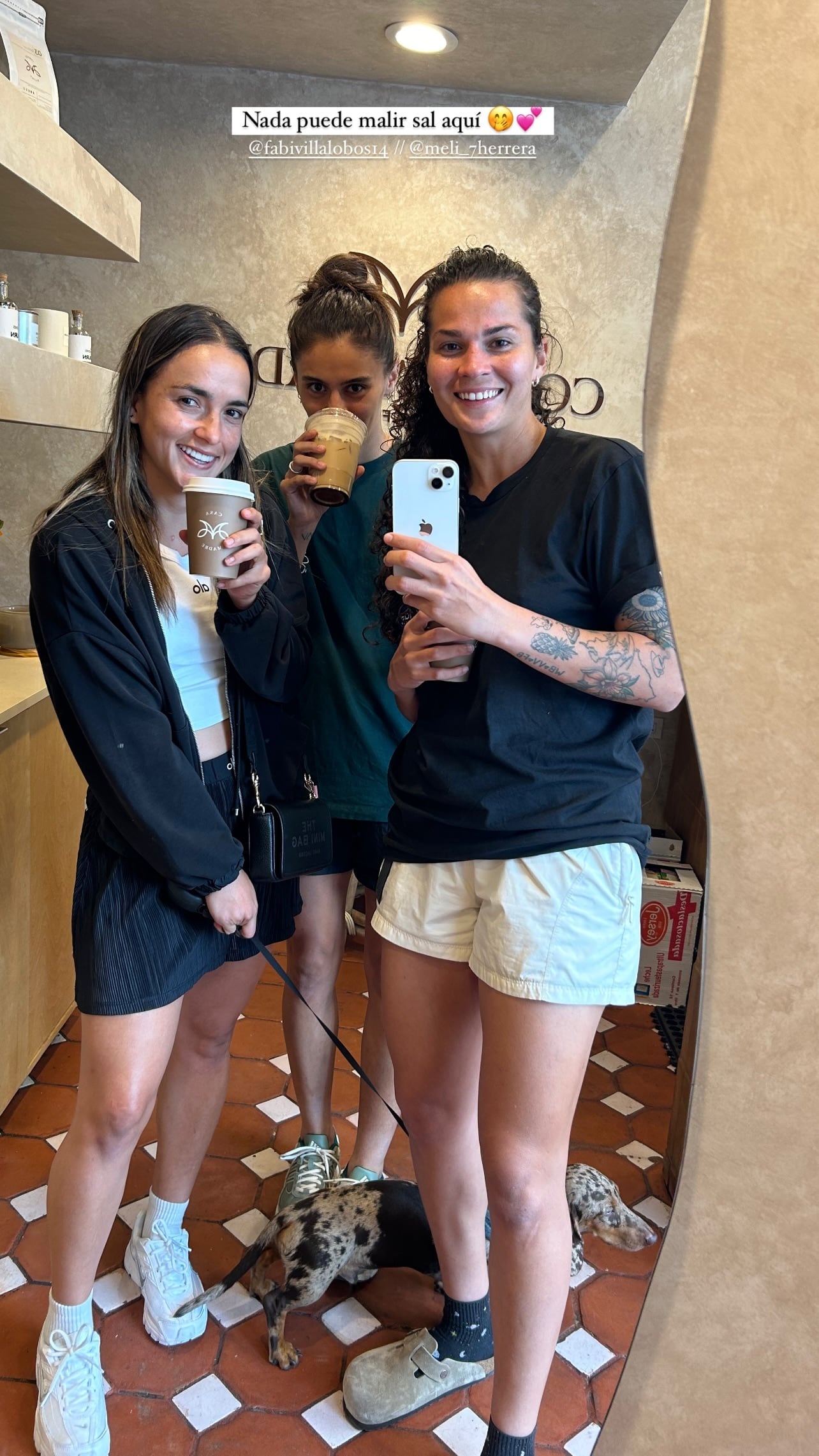Melissa Herrera, Fabiola Villalobos y Noelia Bermúdez, compartiendo un café en México.