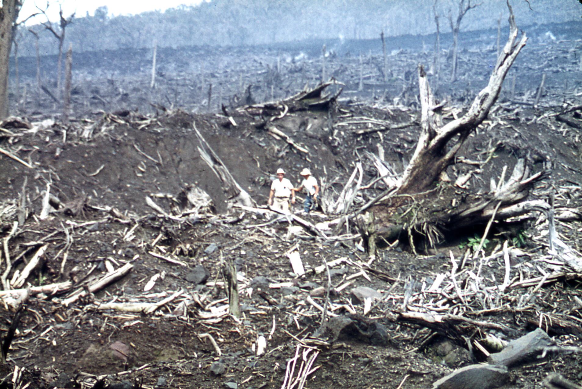 El 29 de julio de 1968, el volcán Arenal despertó con una violencia que Costa Rica jamás había visto. La familia Peñaranda Quesada revive la mañana en que su familia escapó de la erupción del volcán Arenal