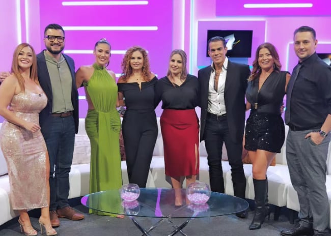 Presentadores de 7 Estrellas, Wálter Campos, Daniel Céspedes, Gabriela Jiménez y María Teresa Rodríguez.