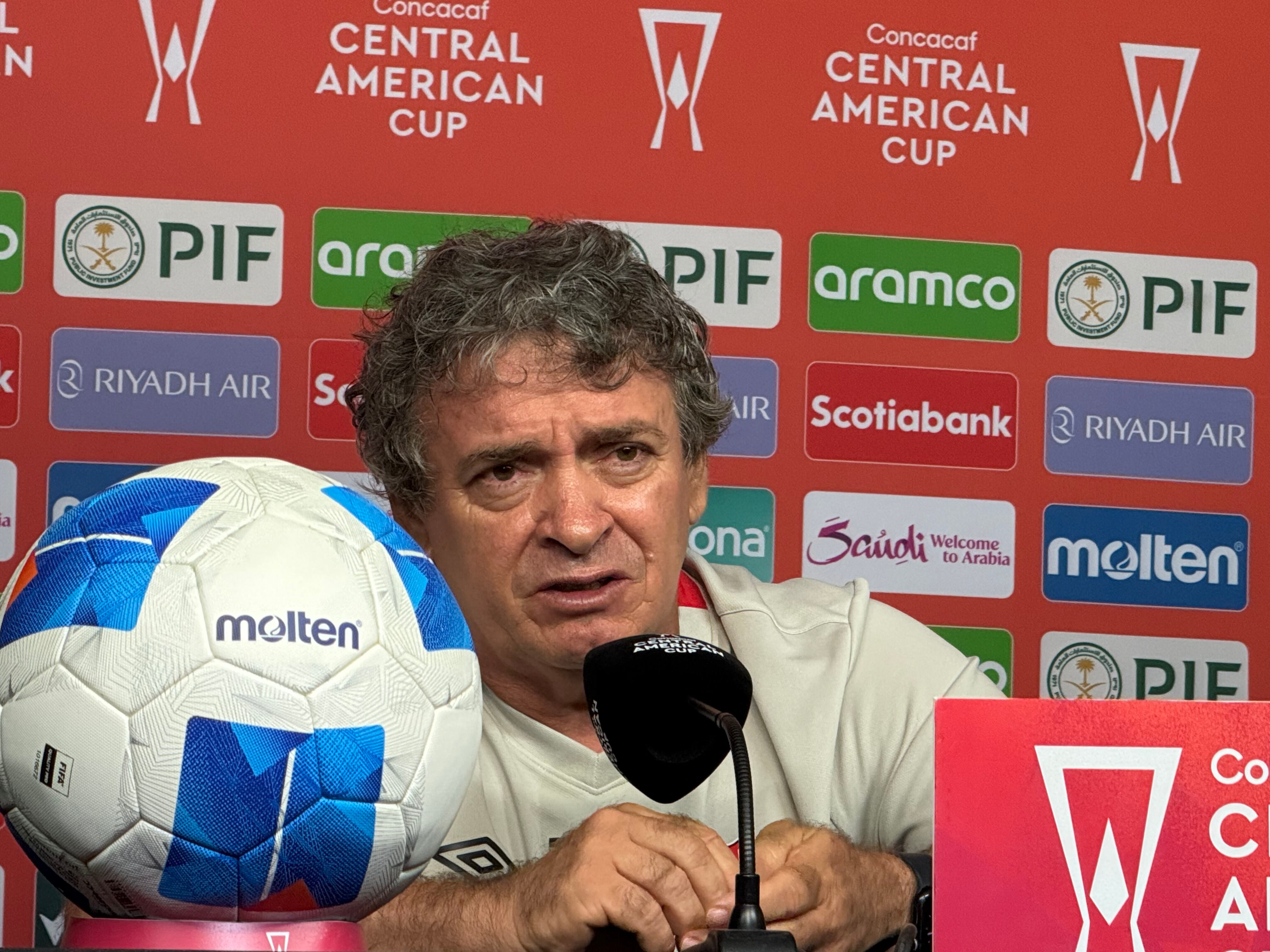 Óscar Ramírez atendió a los medios de comunicación previo al partido entre Liga Deportiva Alajuelense y Plaza Amador, en la Copa Centroamericana de Concacaf.