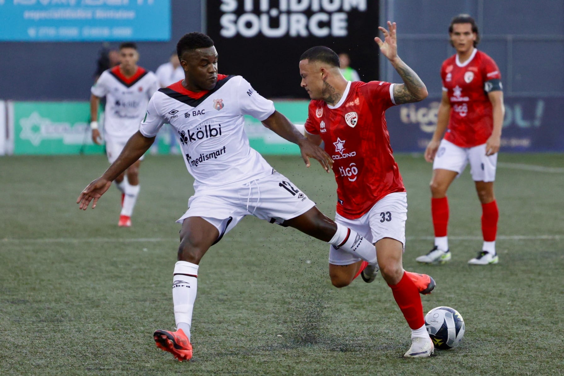 23/02/2025, Limón, Guapiles, Estadio Ebal Rodriguez, partido de la jornada 10 del torneo de clausura 2025, entre AD Santos y Liga Deportiva Alajuelense.