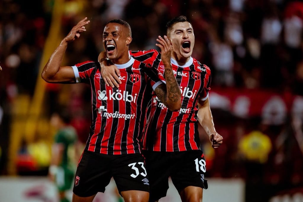 Alajuelense se puso arriba en el marcador ante Marathón con las anotaciones de Jeison Lucumí y Ronaldo Cisneros.