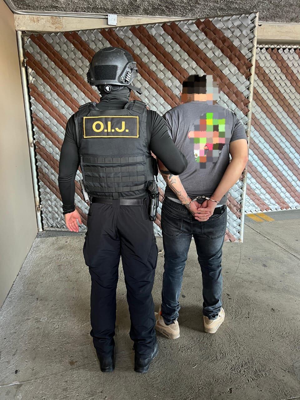 Un sujeto de apellido Pereira, de 26 años, se encuentra en manos del OIJ como sospechoso de atentar contra la vida de una mujer, así como por presuntas ventas de droga. Foto: OIJ