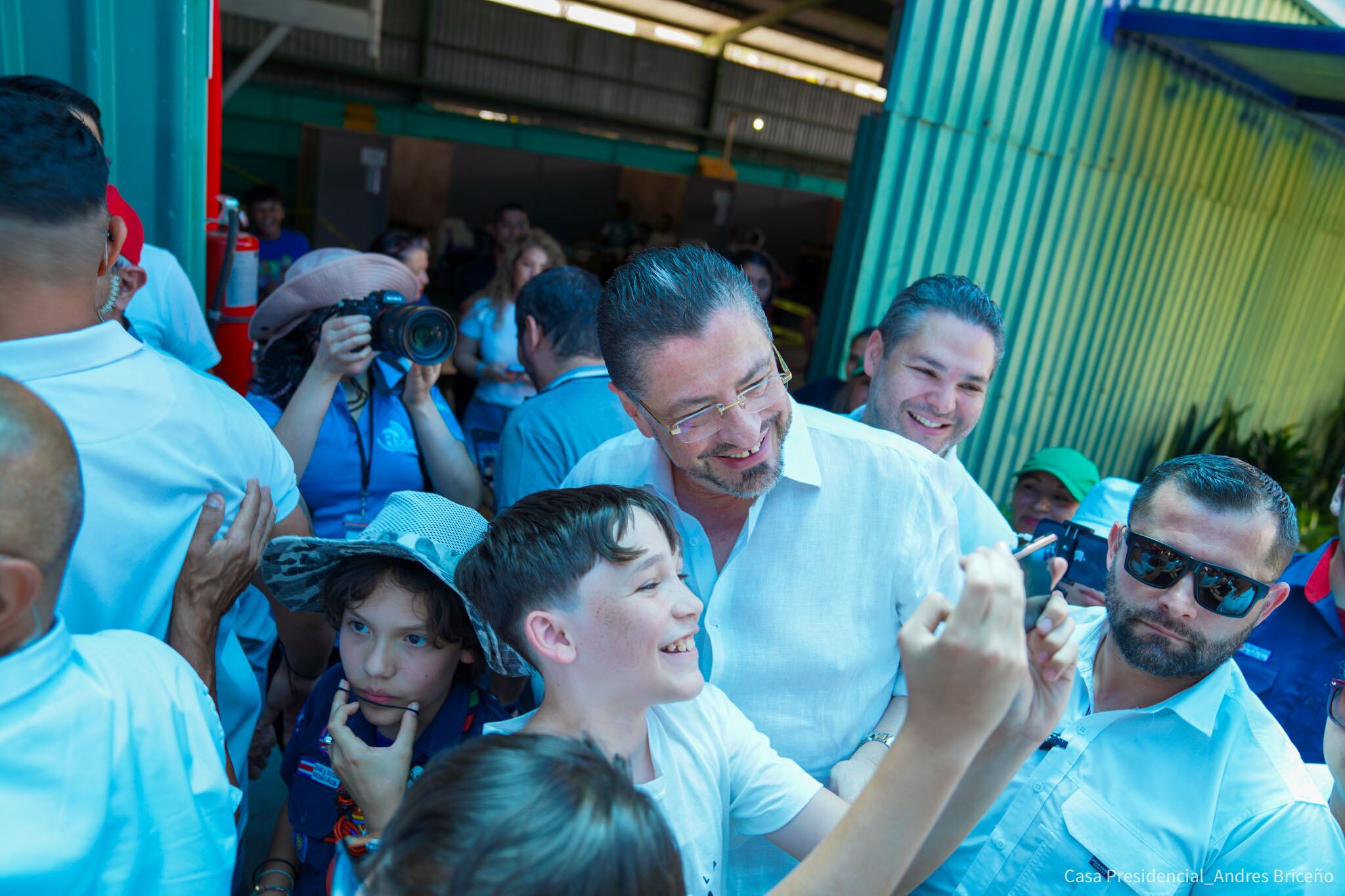 El ministro de Comunicación Jorge Rodríguez fue duramente criticado por singular comportamiento.