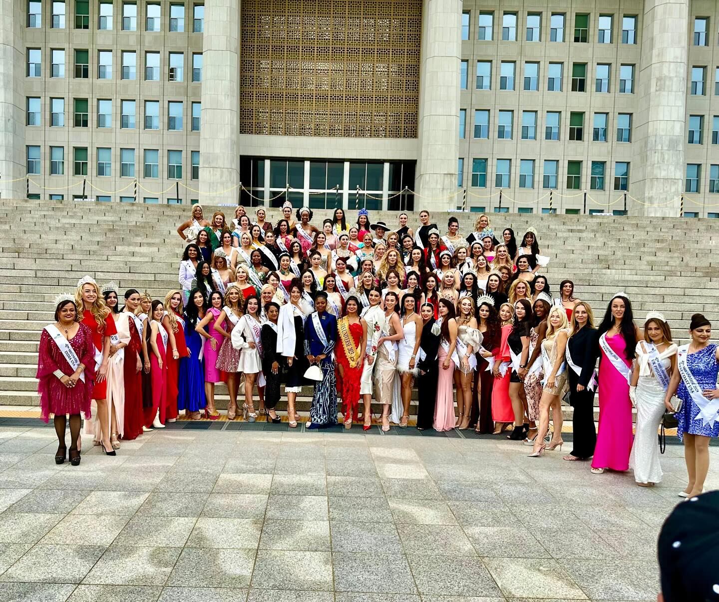 Fabiola Mora, hermana de Melissa Mora, participa en el Mrs. Universe 2024, en Corea del Sur.