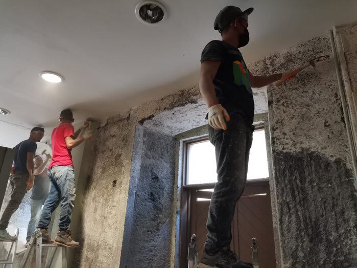 El edificio del Colegio Superior de Señoritas está muy enfermo, de hecho, está considerado como un enfermo crónico debido a filtración de la humedad que por años afecta la salud de sus paredes. Es por eso que el Centro de Patrimonio Cultural le mete mano con una profunda restauración