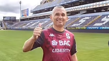 Figuras de Saprissa dedican conmovedor mensaje a fiel seguidor que enfrenta ruda enfermedad